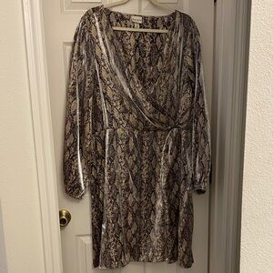 NWOT Ava & Viv Long Sleeve Snake Pattern Dress